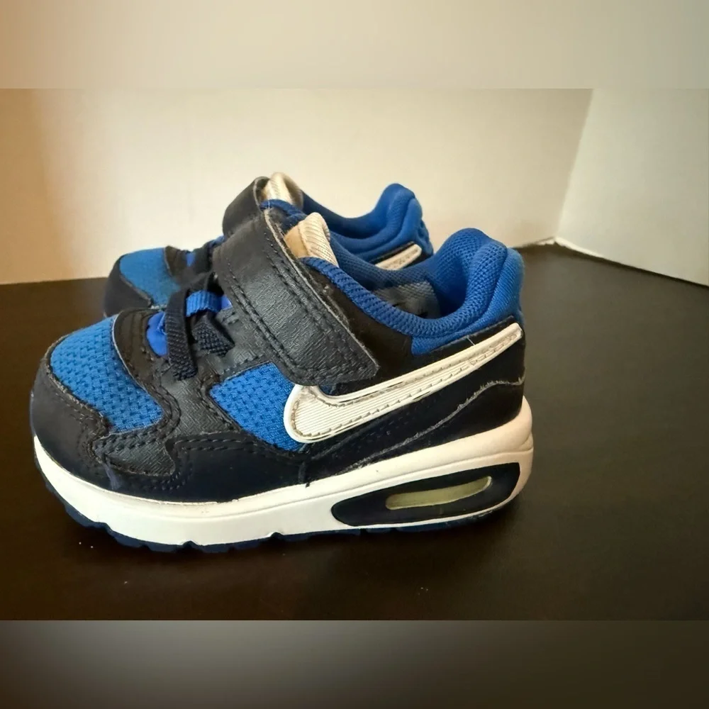 Nike Kids Navy and White Sneakers size 5(toddler)